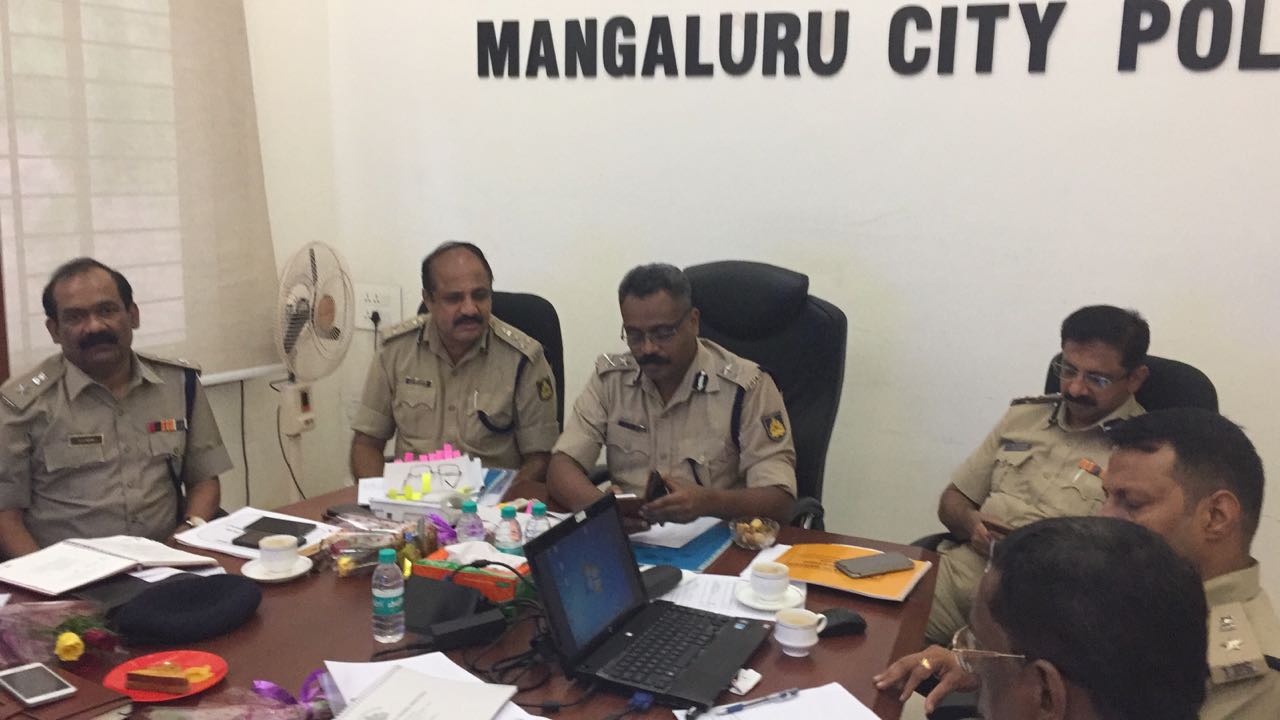 ಚುನಾವಣೆ ಹಿನ್ನೆಲೆ: ಮಂಗಳೂರು ಪೊಲೀಸ್ ಅಧಿಕಾರಿಗಳ ಸಭೆ